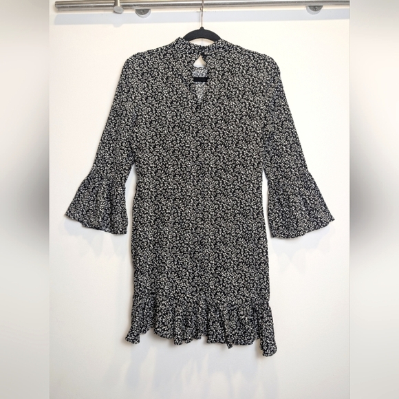 MINKPINK Black White Floral Mock Neck Bell Sleeve Ruffle Mini Dress Size Small - Picture 2 of 8